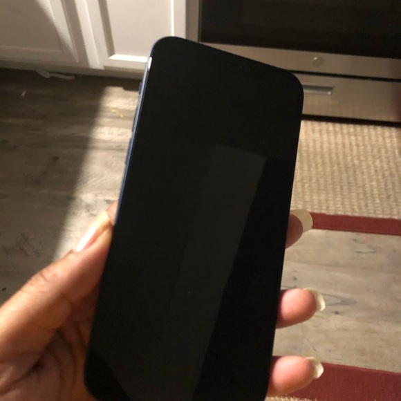 iPhone 12 - Picture 2 of 6